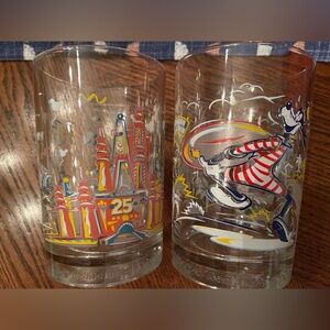Vintage 1996 Set of 2 Walt Disney World 25th Anniv. Glasses Goofy Donald Duck